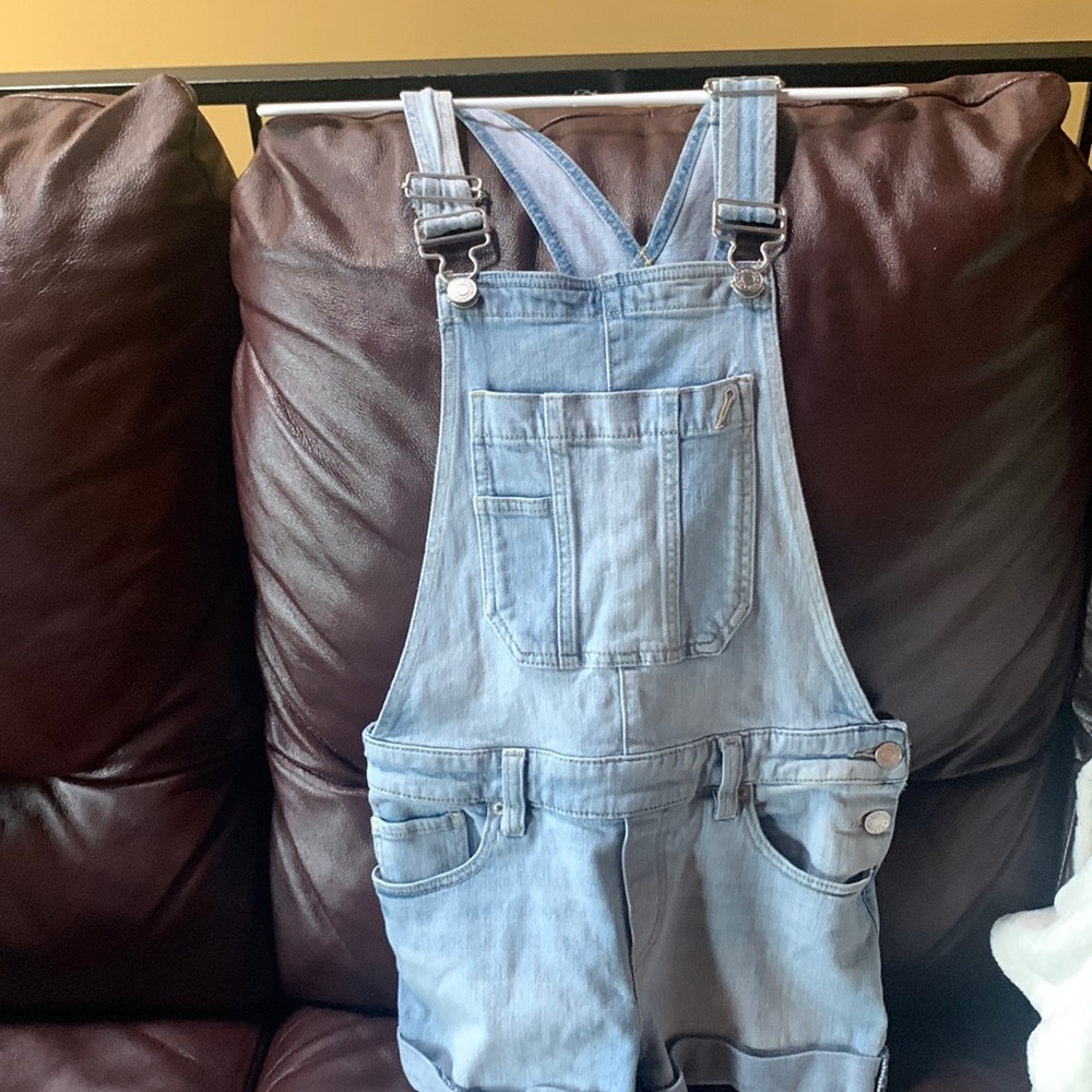 Cute short overalls made by Garage. Good condition.